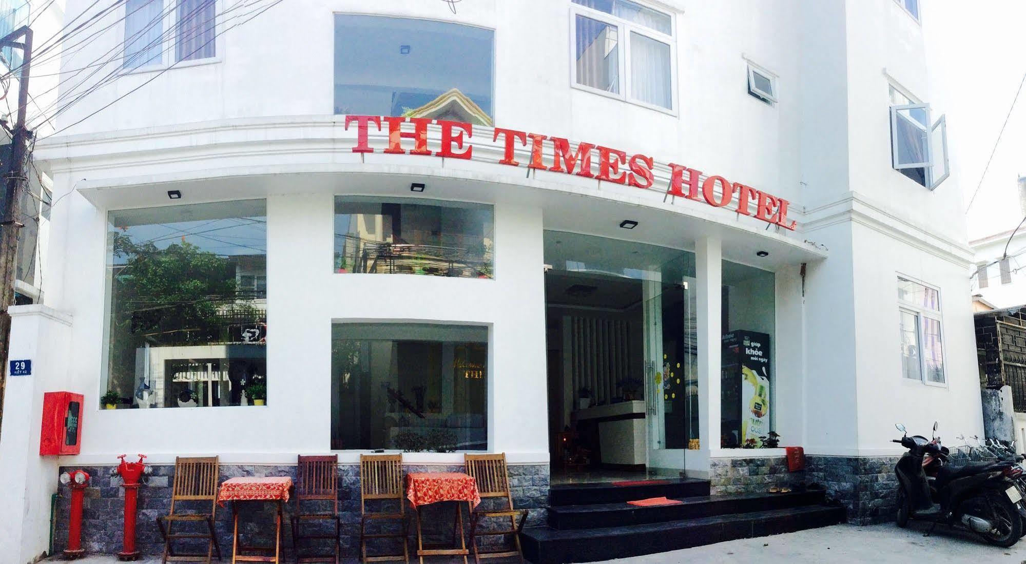 The Times Hotel Hue Esterno foto