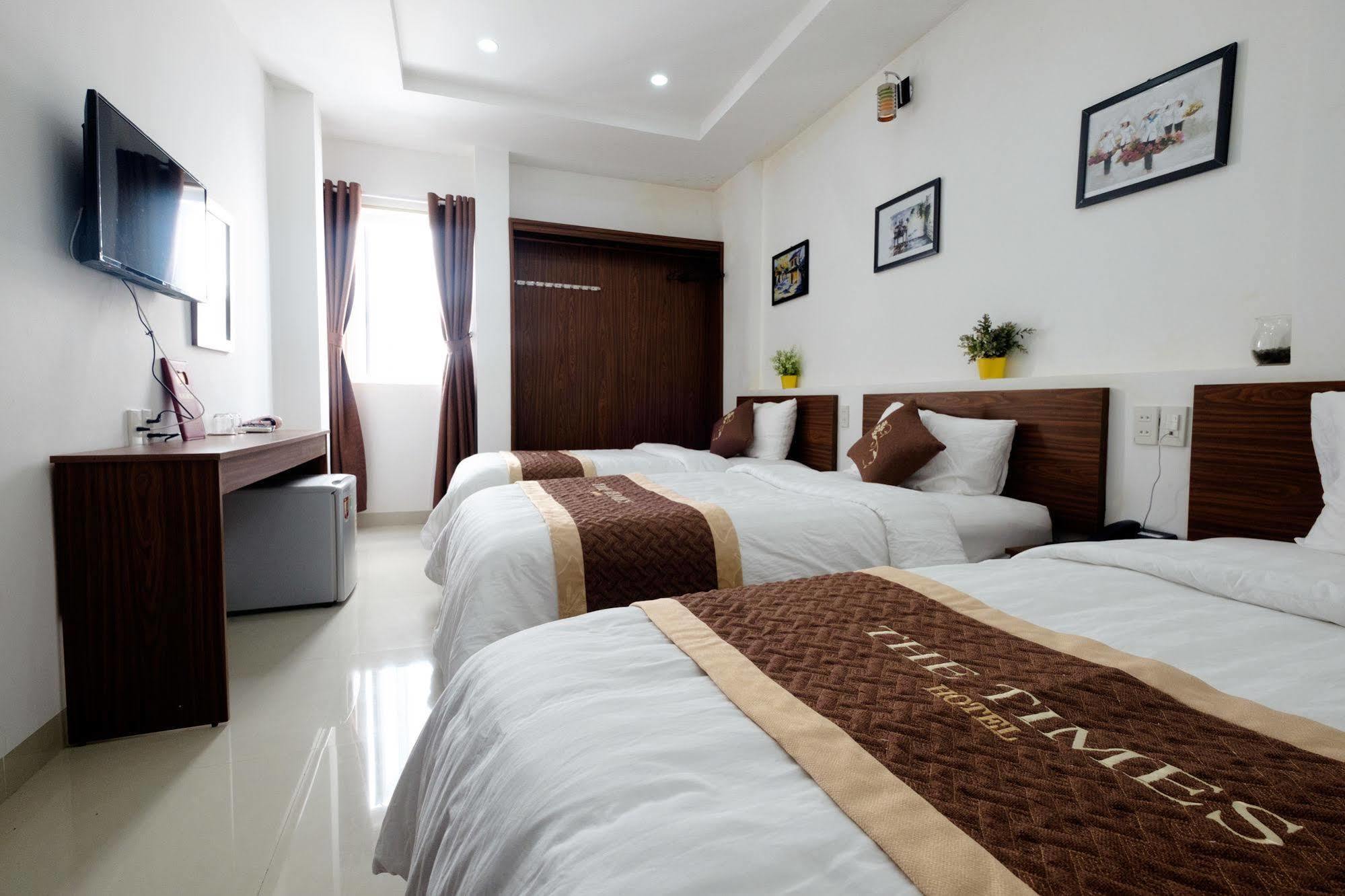 The Times Hotel Hue Esterno foto