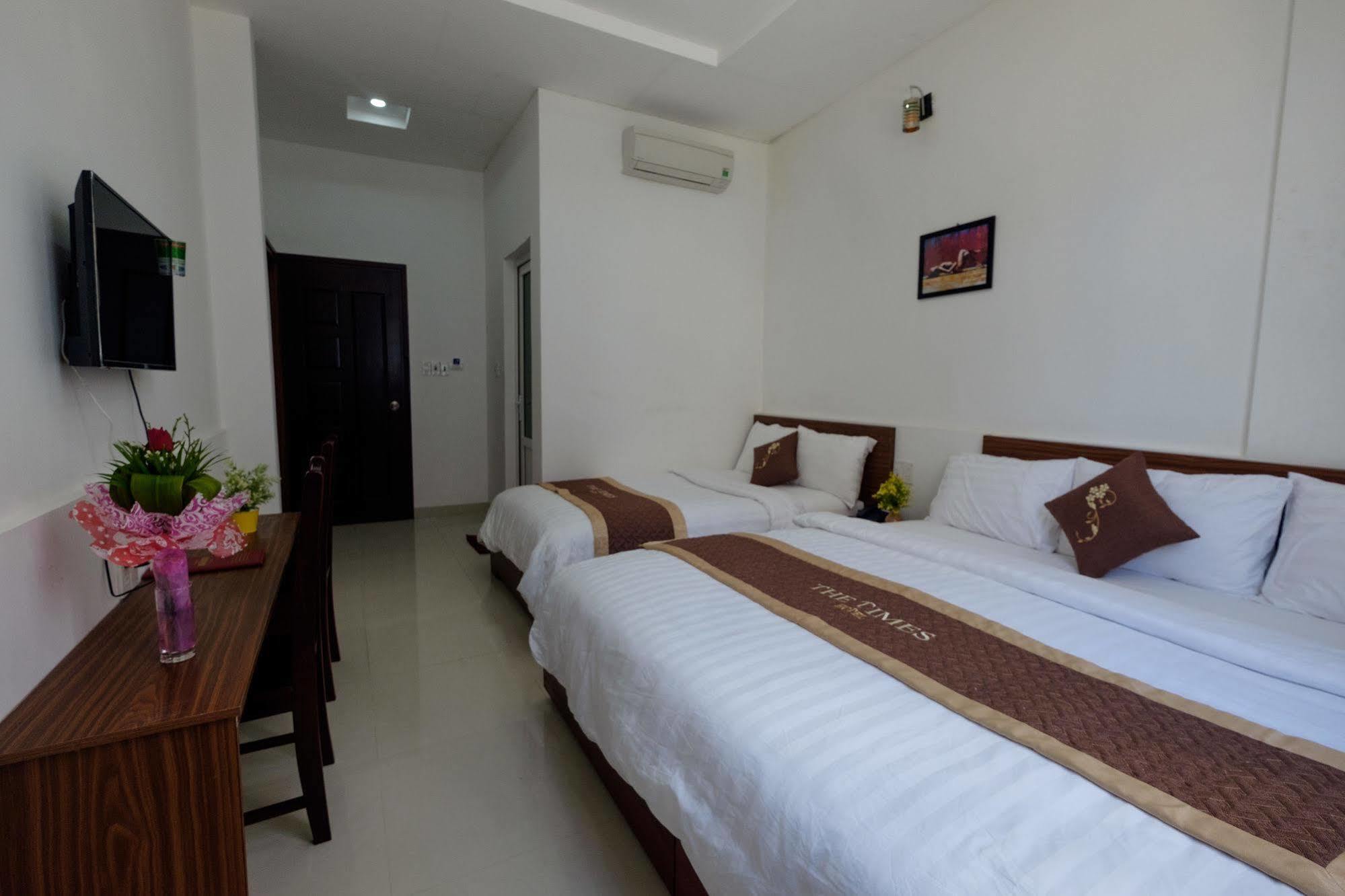 The Times Hotel Hue Esterno foto