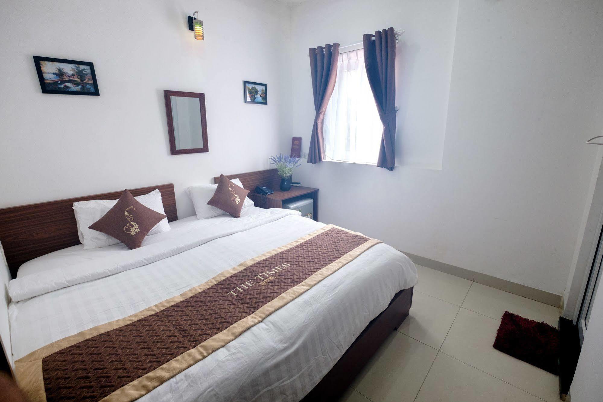 The Times Hotel Hue Esterno foto