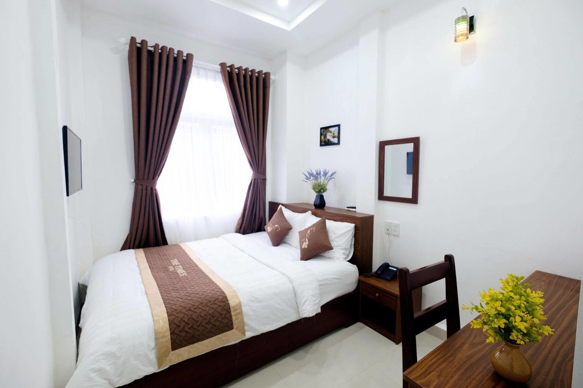 The Times Hotel Hue Esterno foto