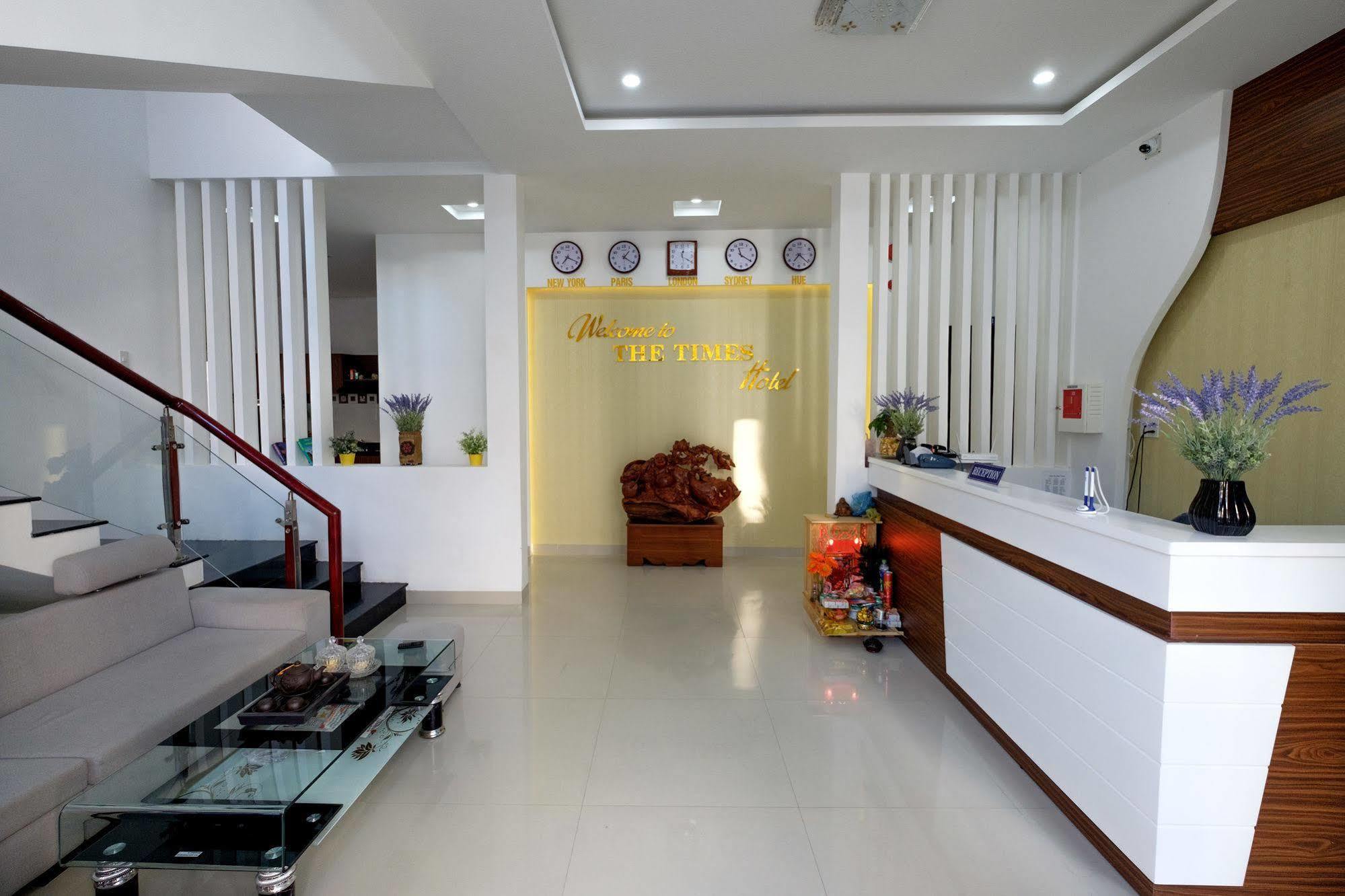 The Times Hotel Hue Esterno foto