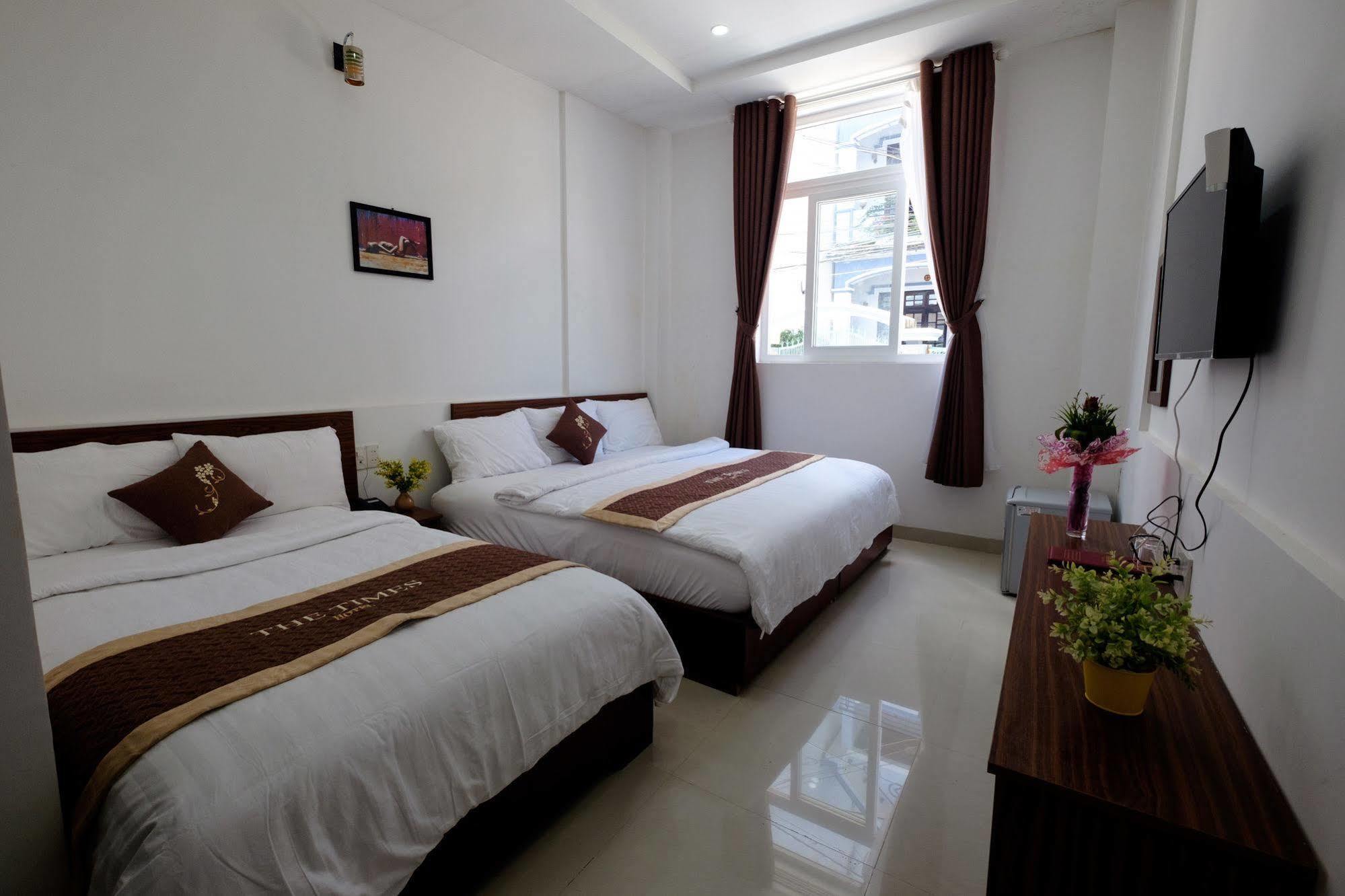 The Times Hotel Hue Esterno foto