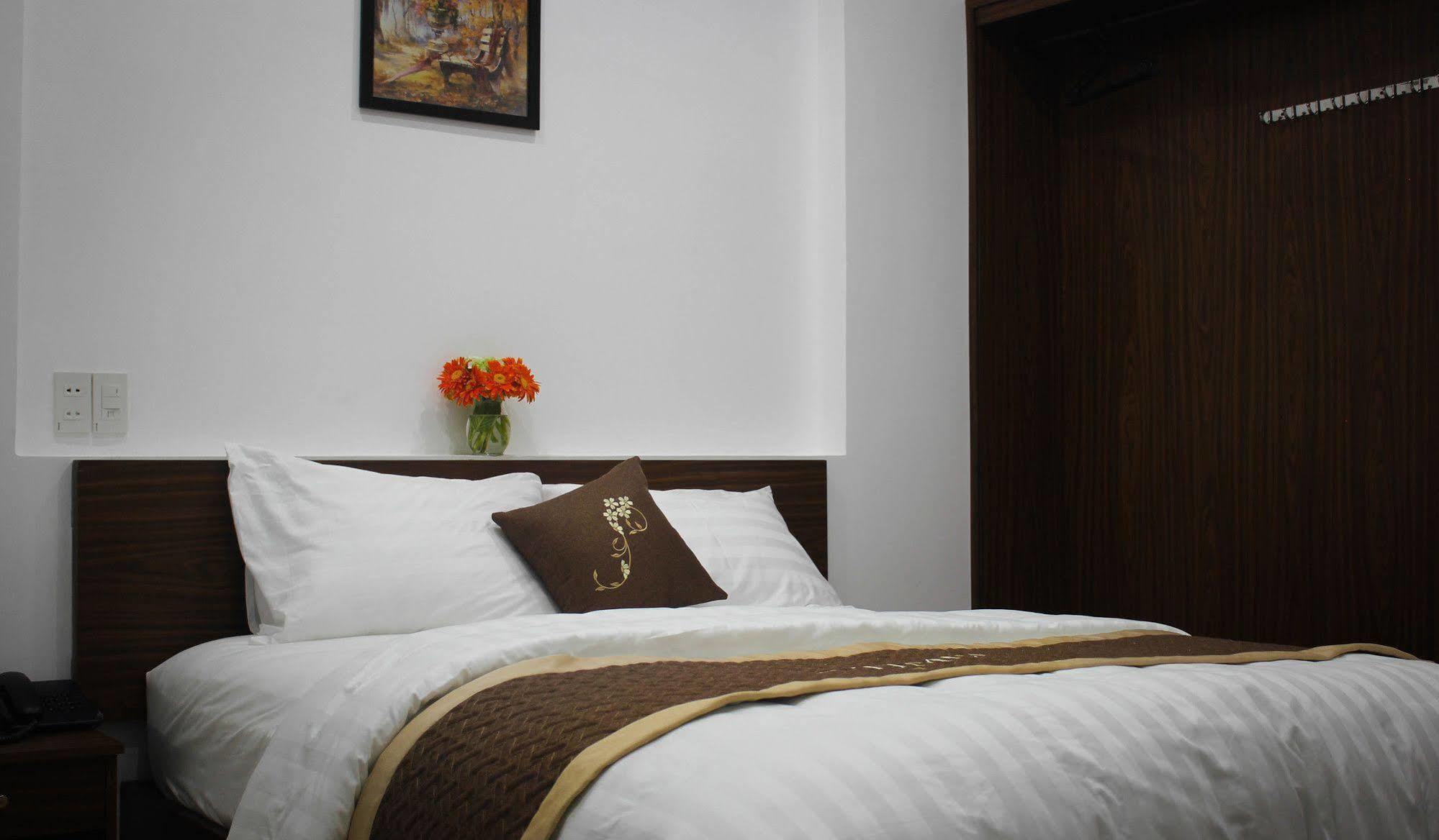The Times Hotel Hue Esterno foto