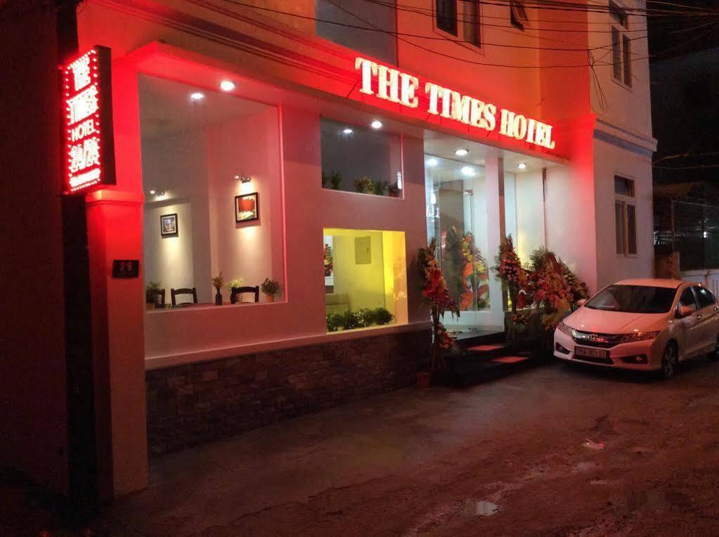 The Times Hotel Hue Esterno foto